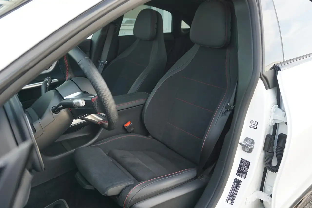Mercedes-Benz CLA 250 5