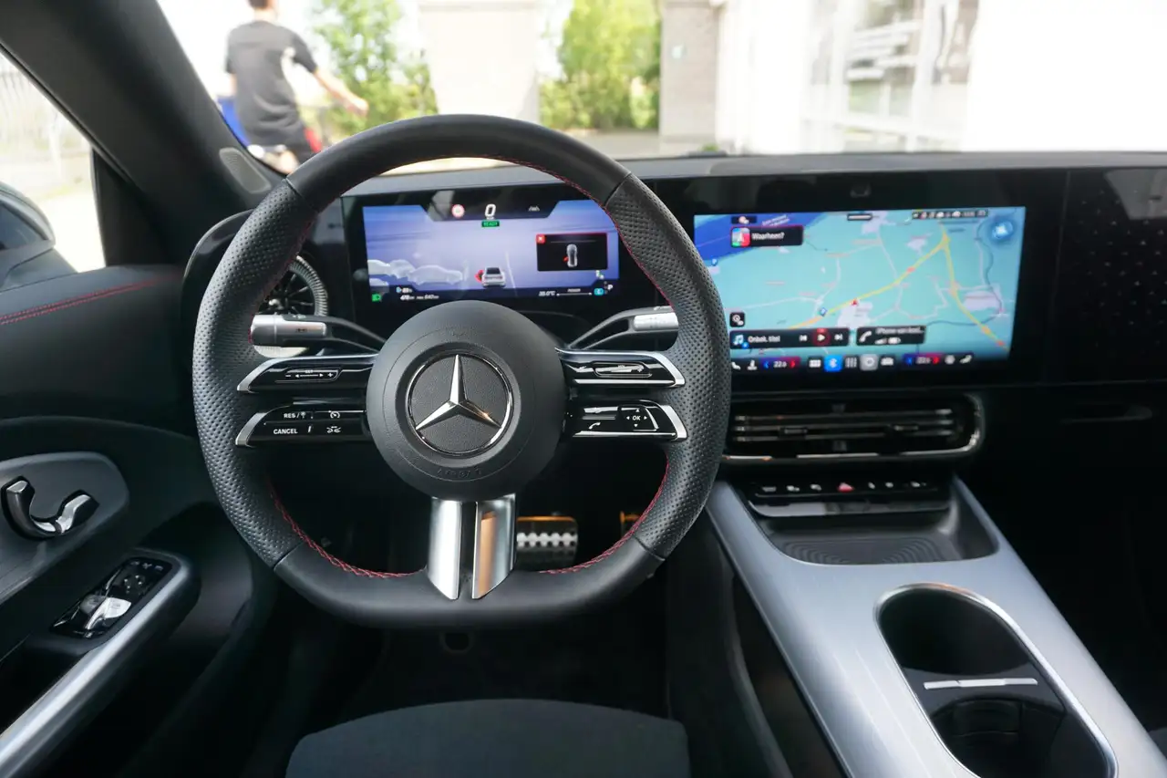 Mercedes-Benz CLA 250 6