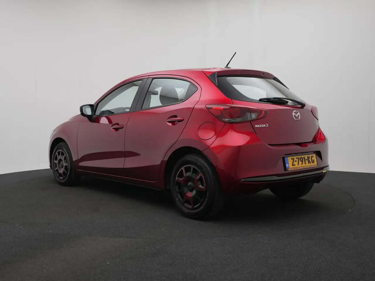 Mazda 2 3