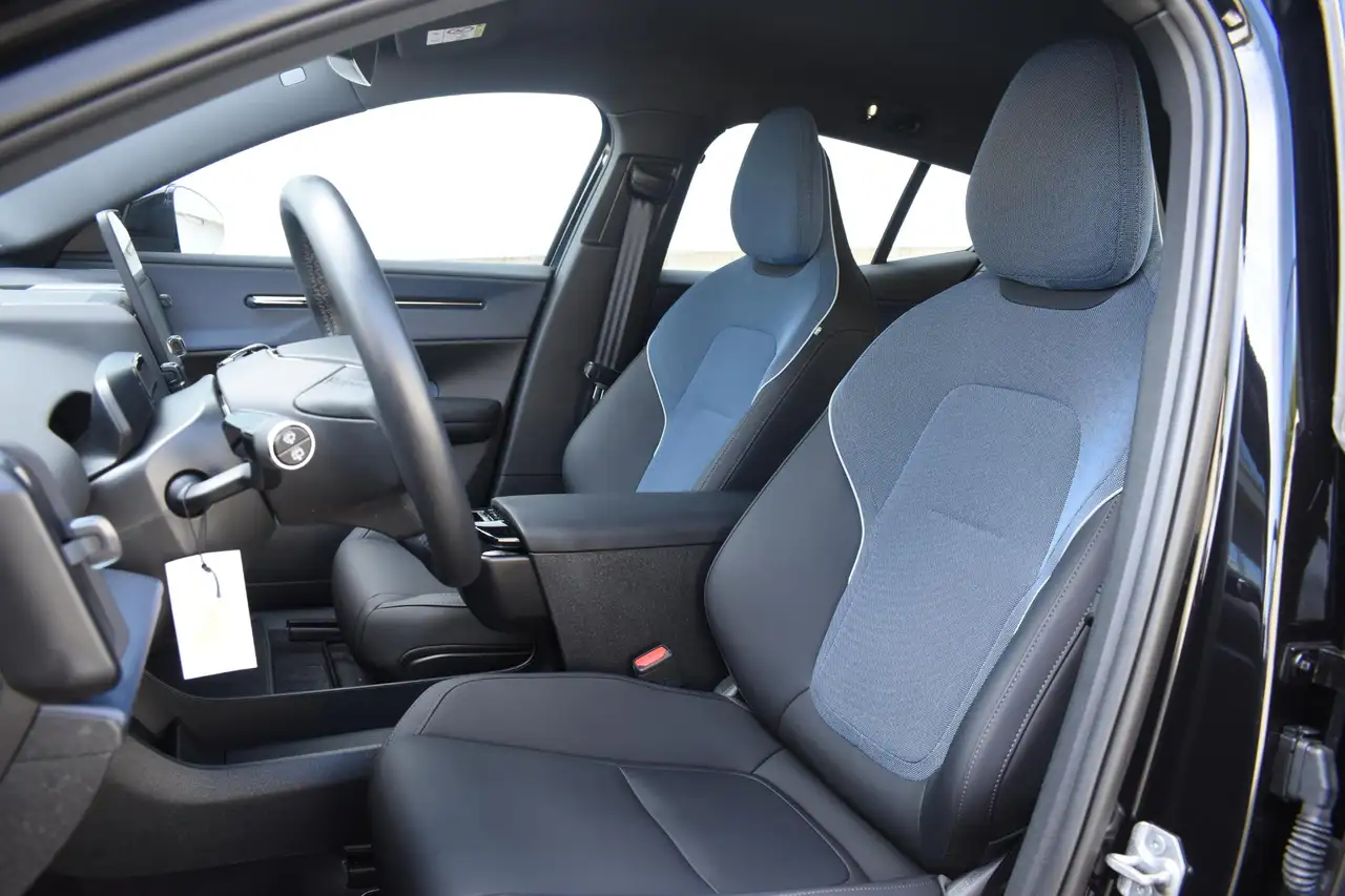 Volvo EX30 9