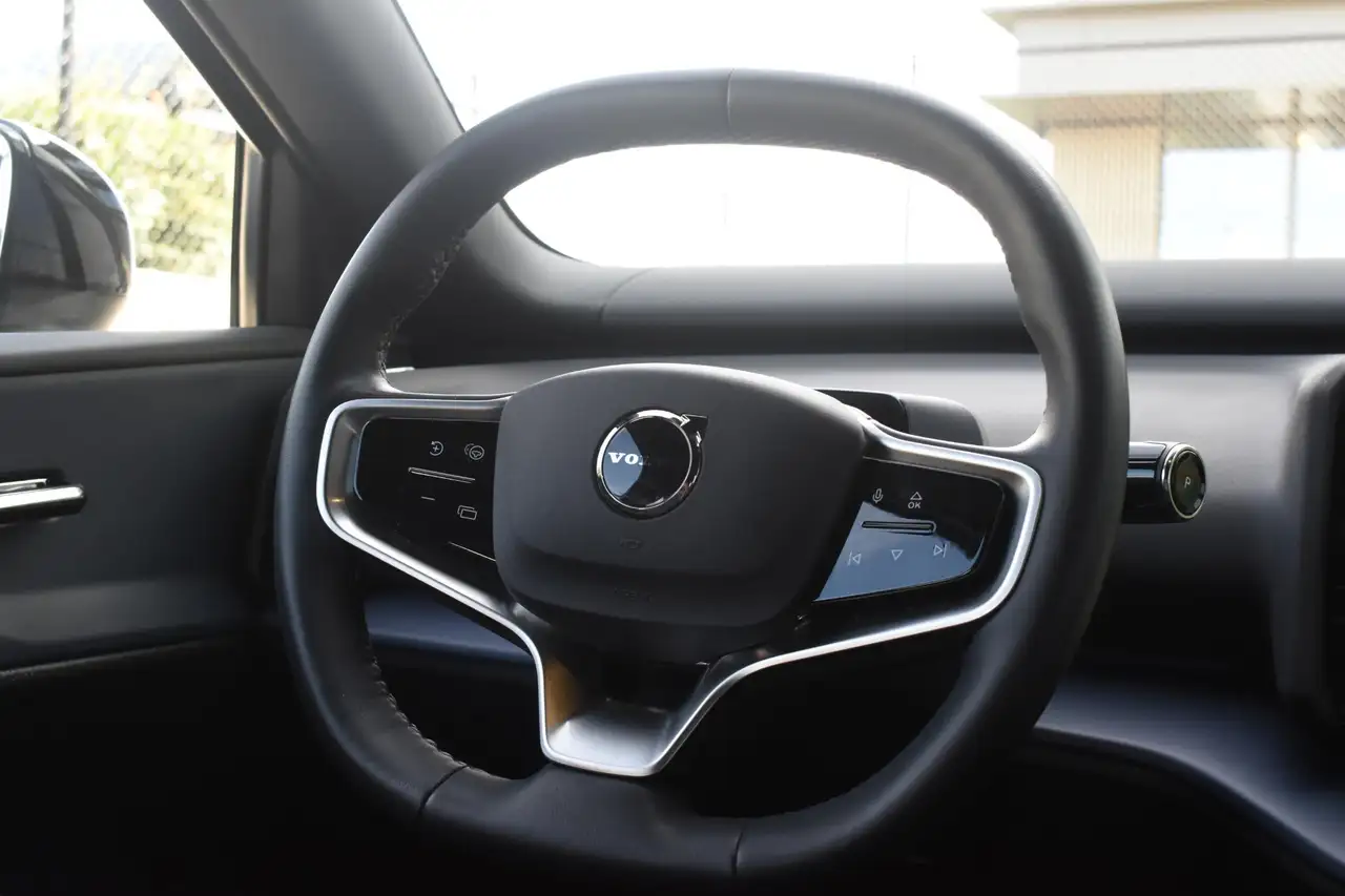 Volvo EX30 10