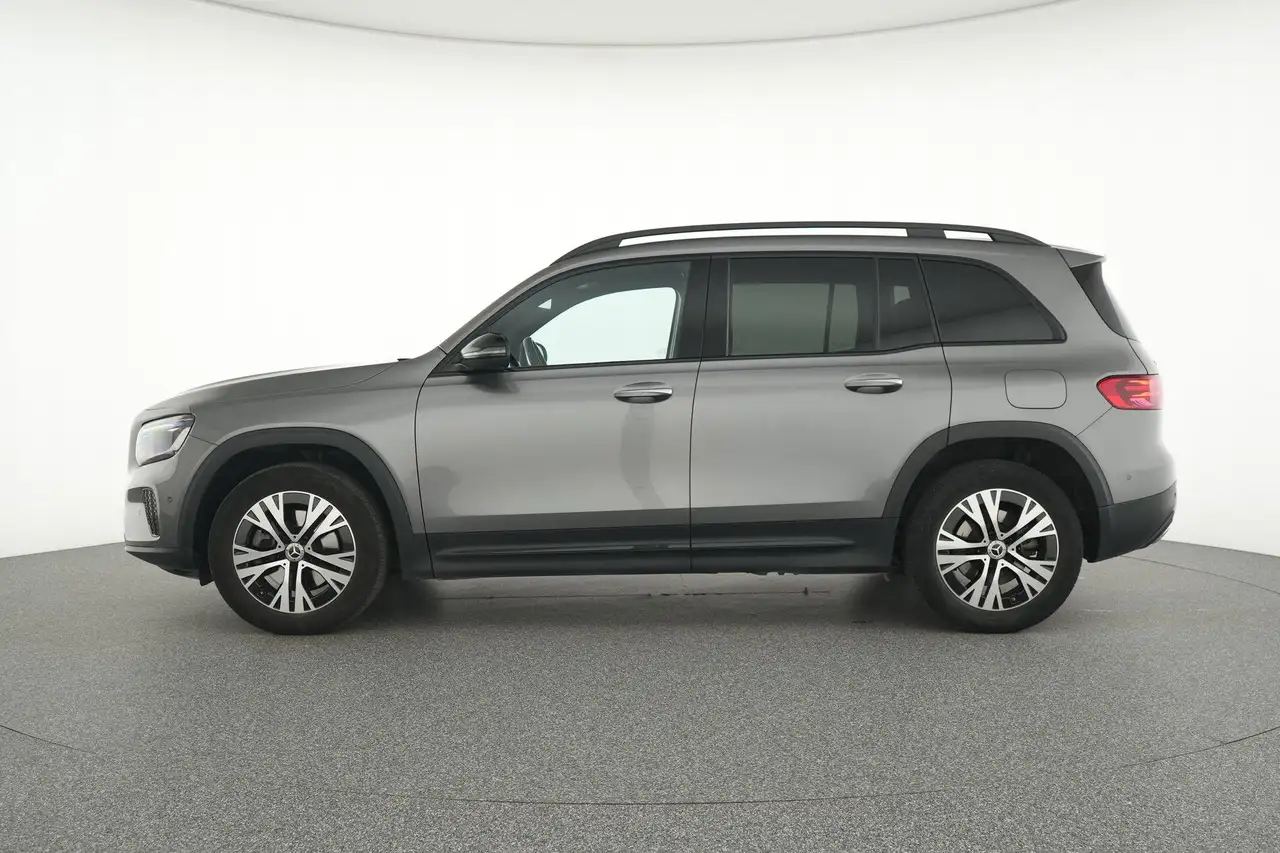 Mercedes-Benz GLB 180 8