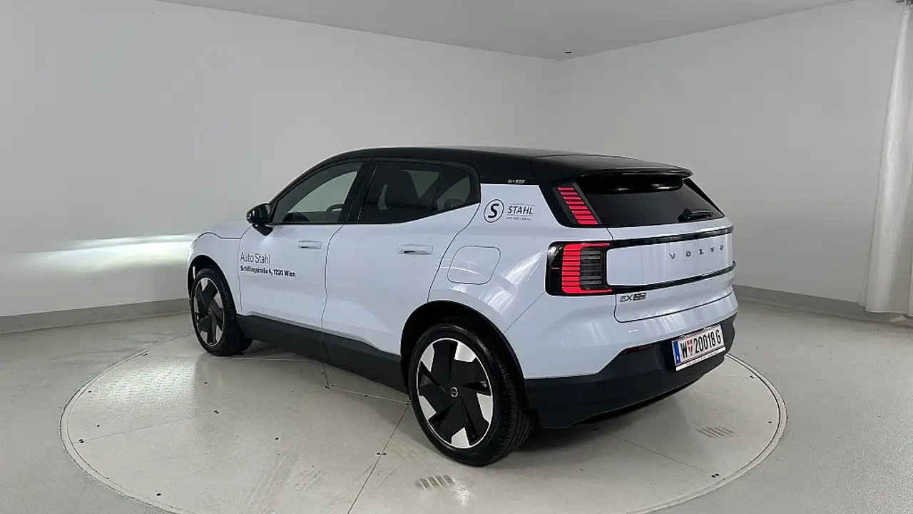 Volvo EX30 4
