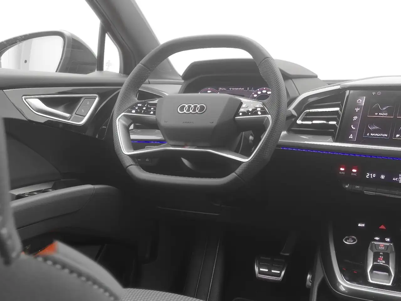 Audi Q4 8