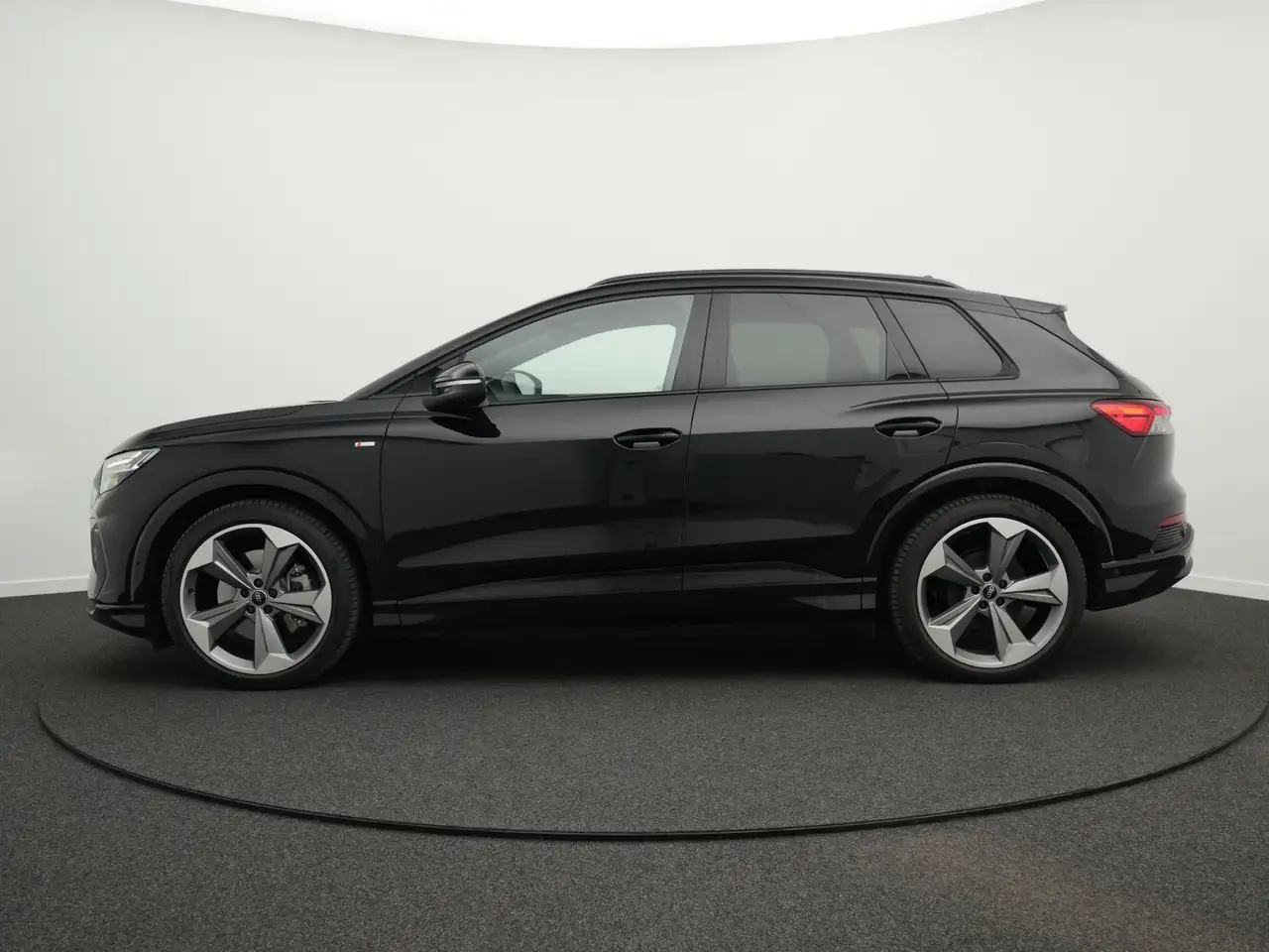 Audi Q4 10