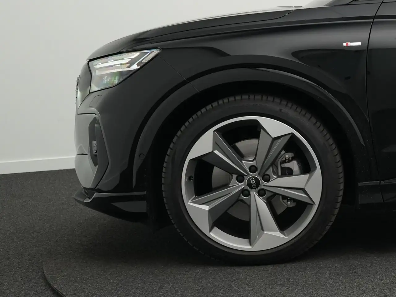 Audi Q4 16