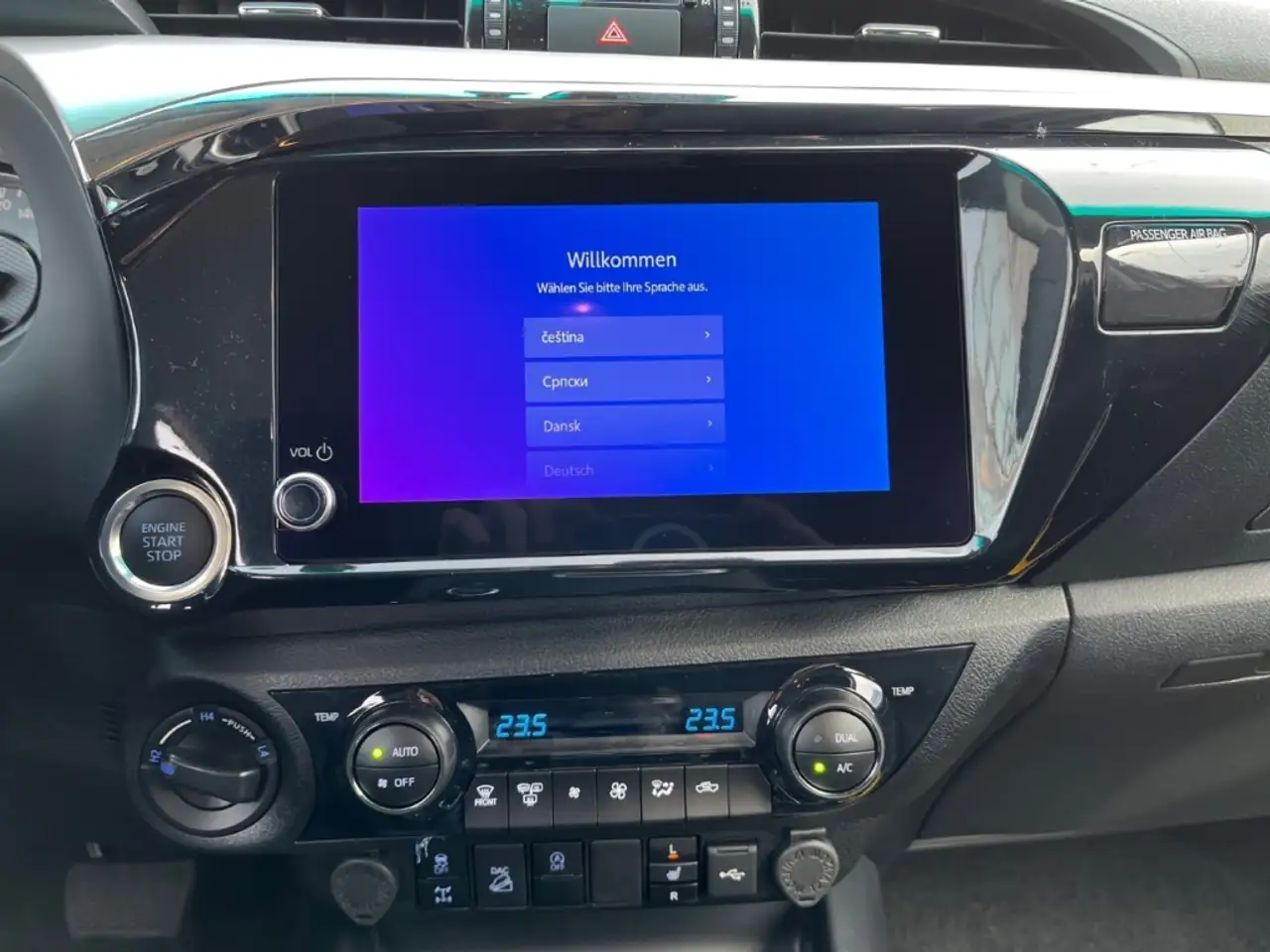 Toyota Hilux 16