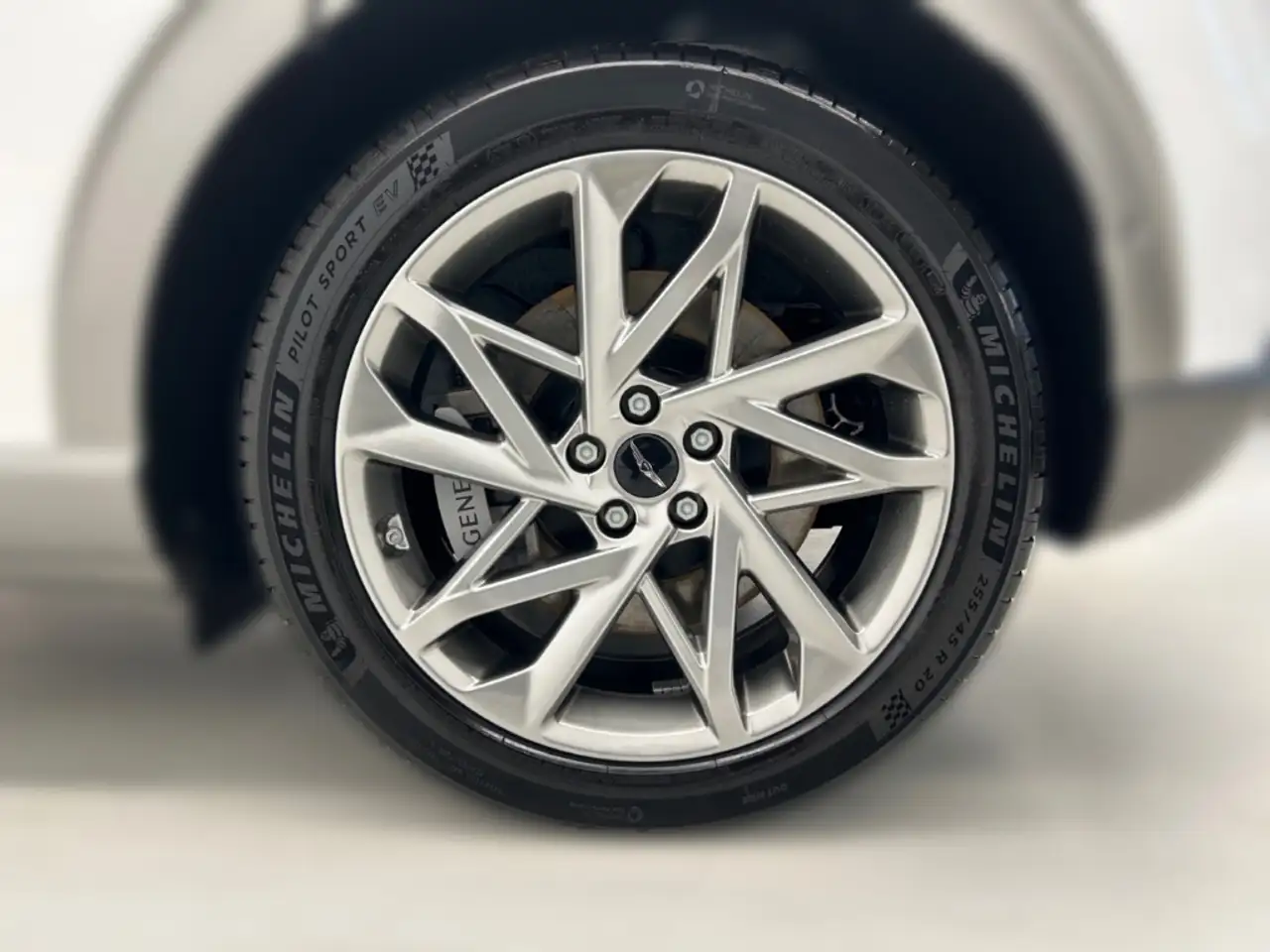 Genesis GV60 9