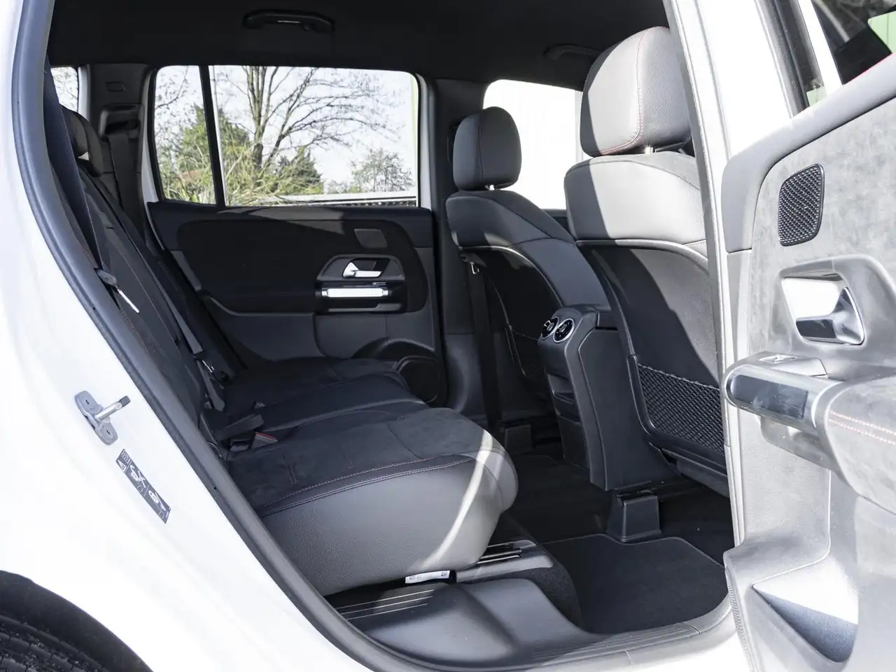 Mercedes-Benz GLB 220 7