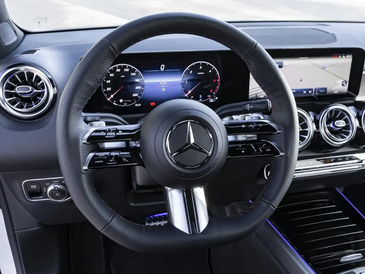 Mercedes-Benz GLB 220 14