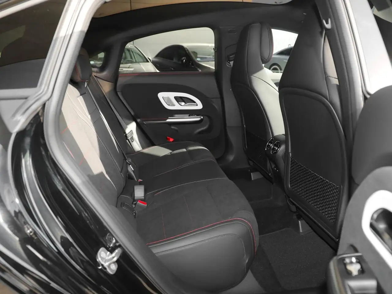 Mercedes-Benz CLA 200 7