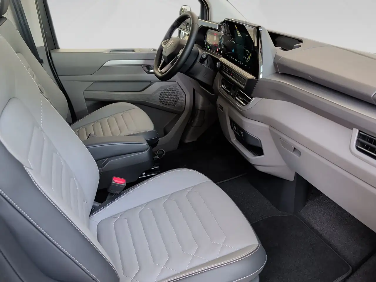 Volkswagen T7 Caravelle 12