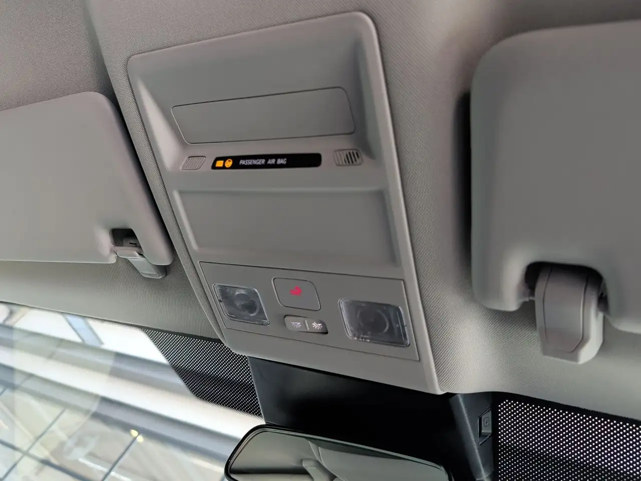 Volkswagen T7 Caravelle 13