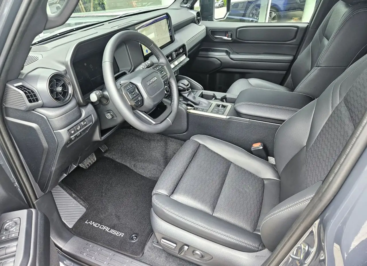 Toyota Land Cruiser 6