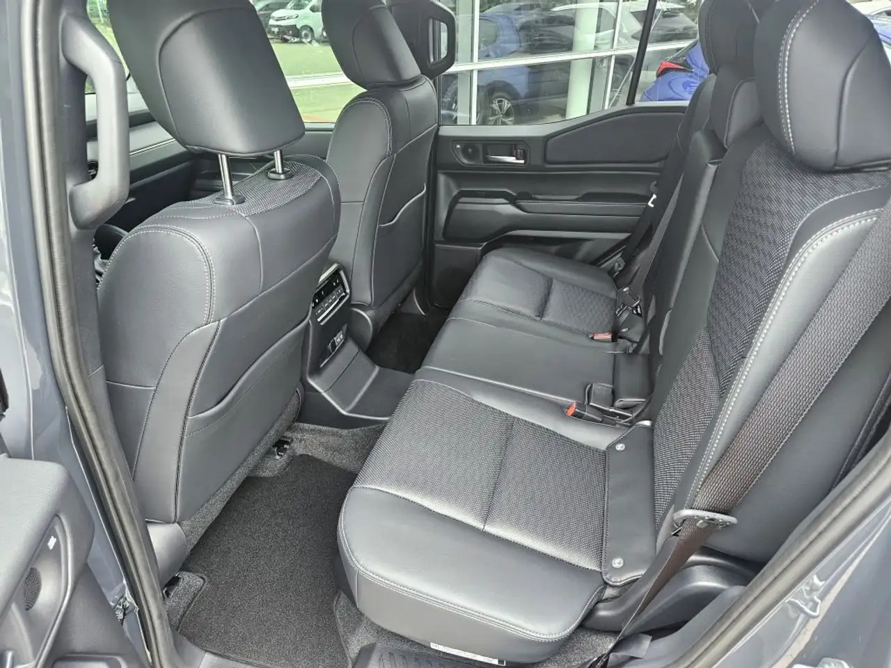 Toyota Land Cruiser 7