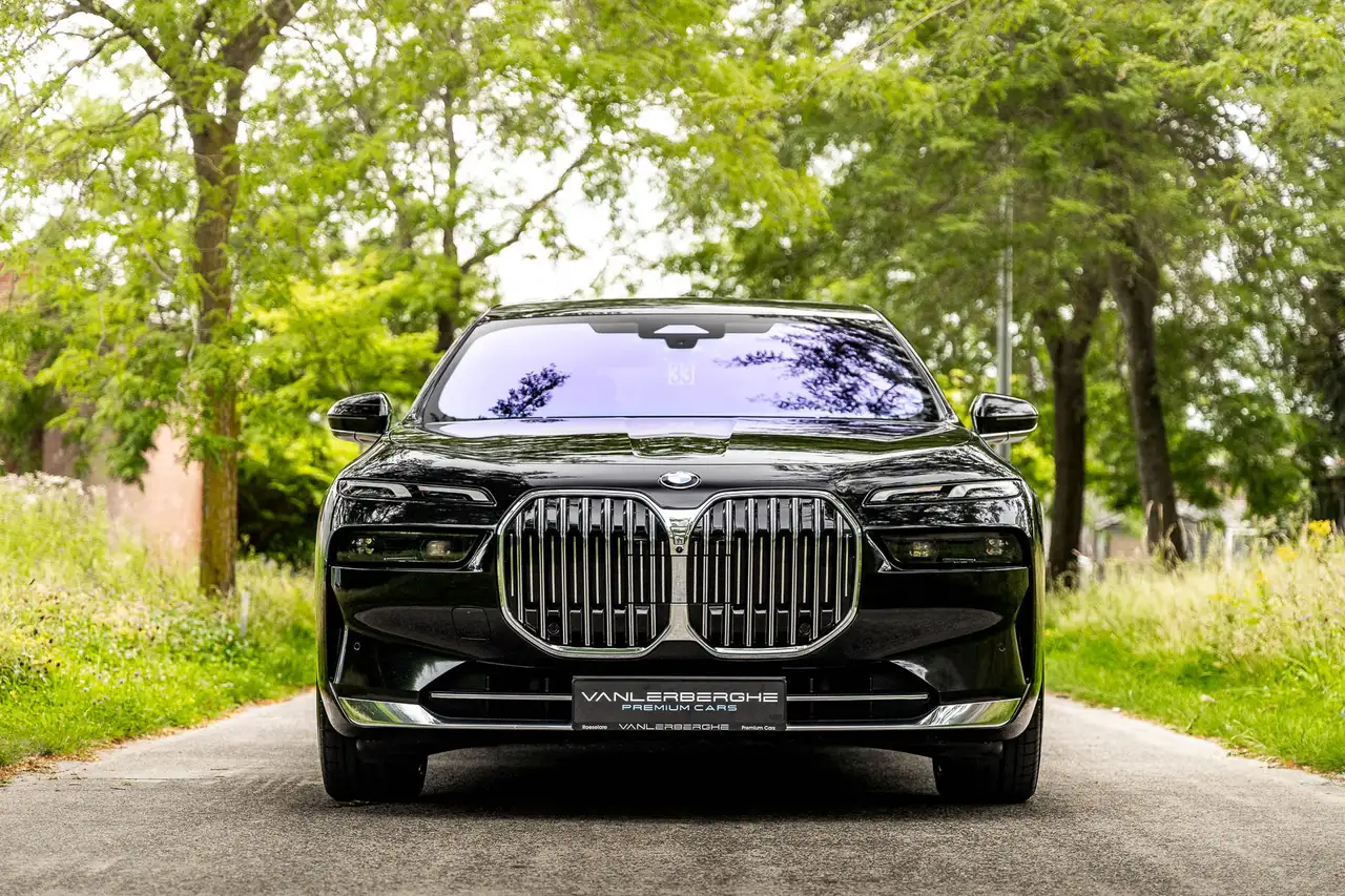 BMW 740 2