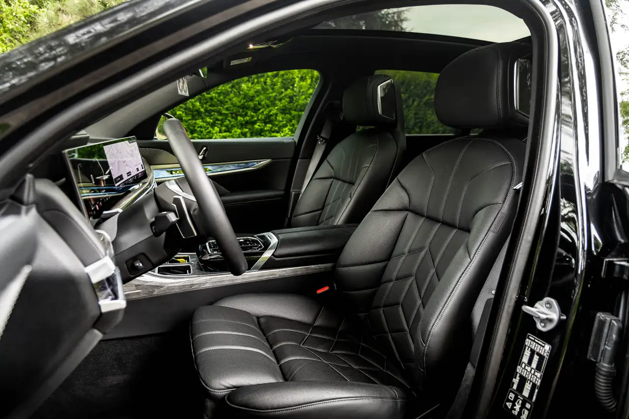 BMW 740 6