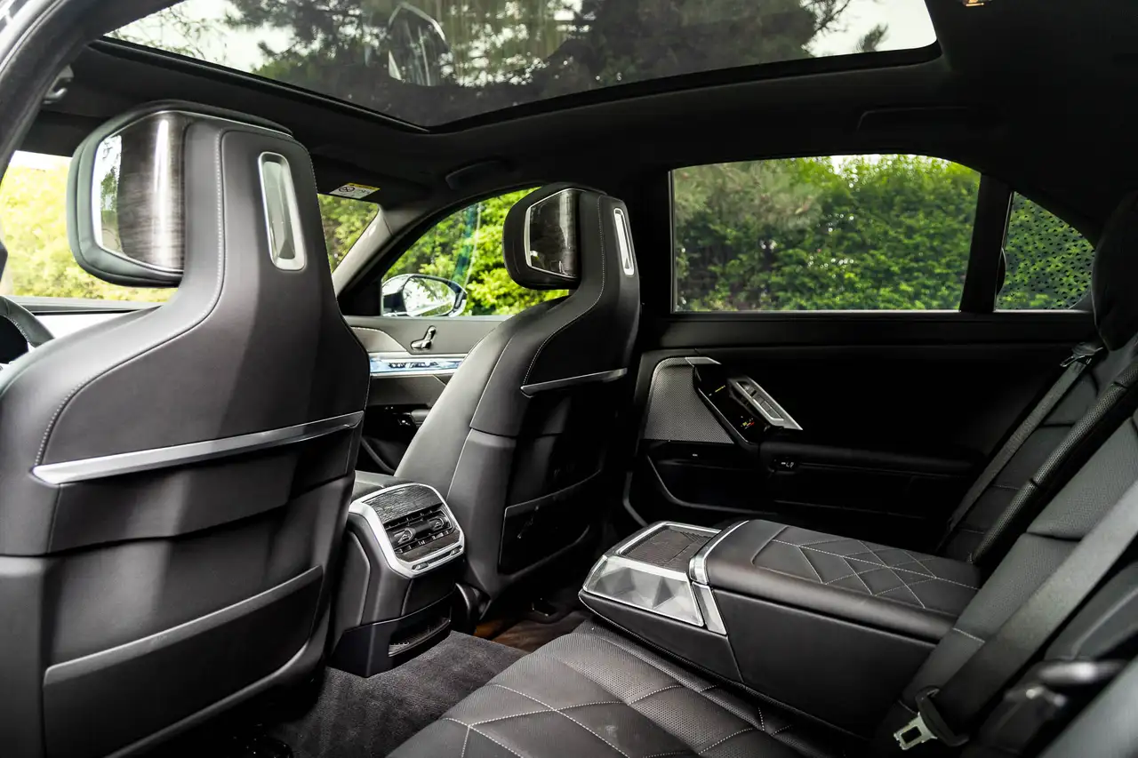 BMW 740 9