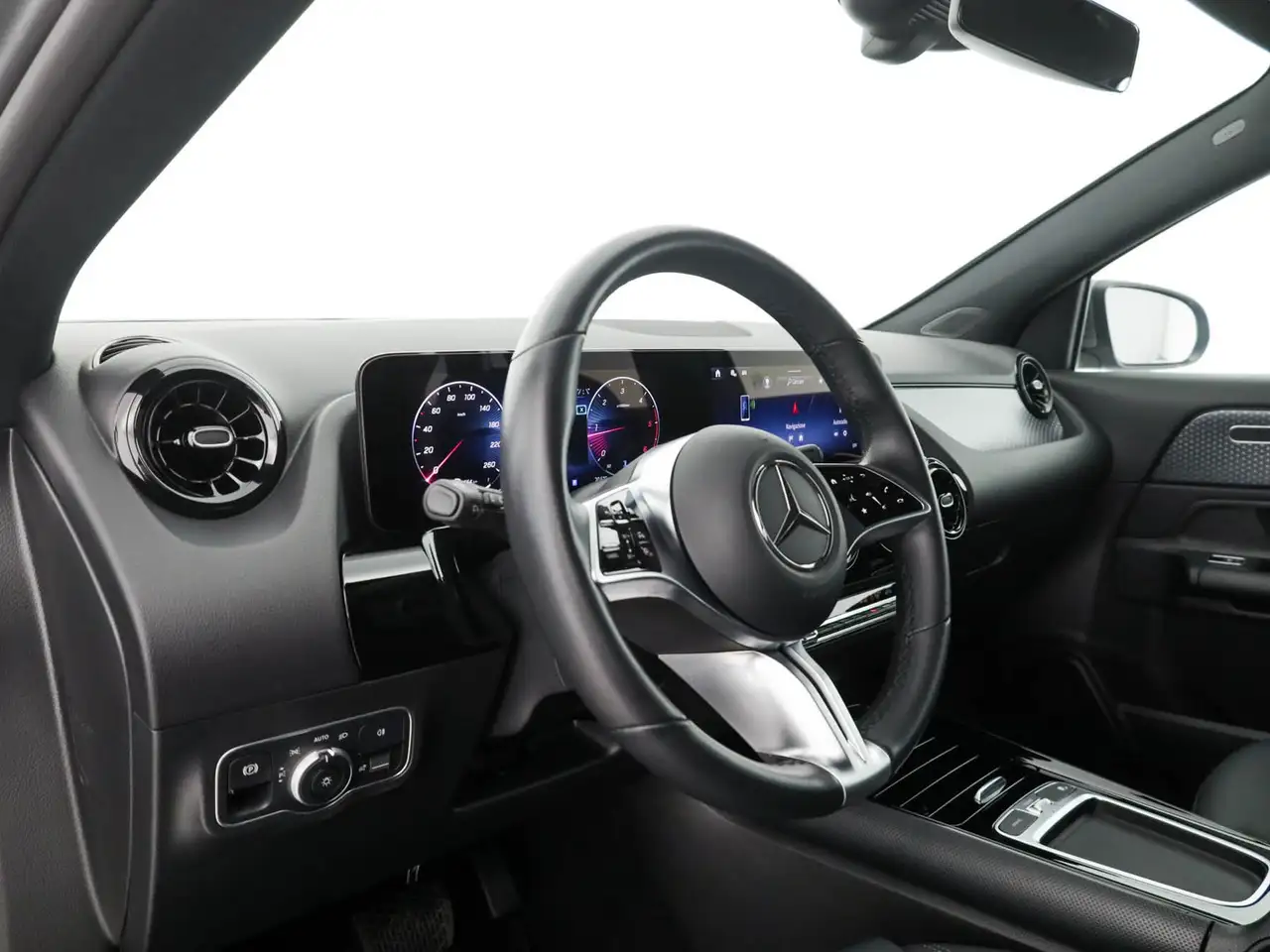 Mercedes-Benz GLA 180 11