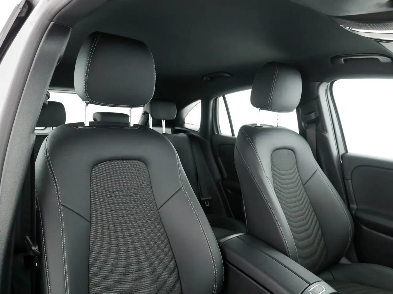 Mercedes-Benz GLA 180 12