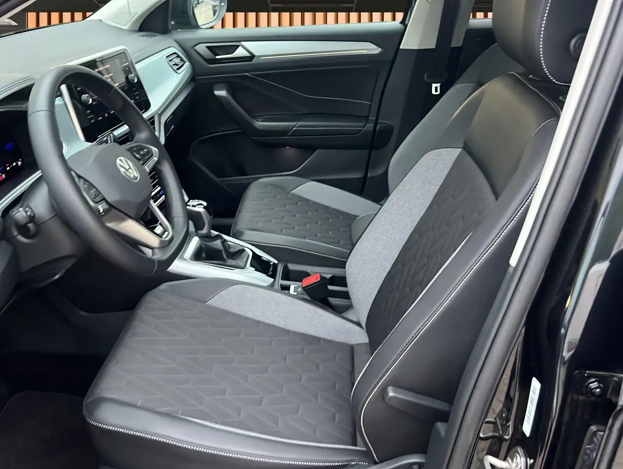 Volkswagen T-Roc 3