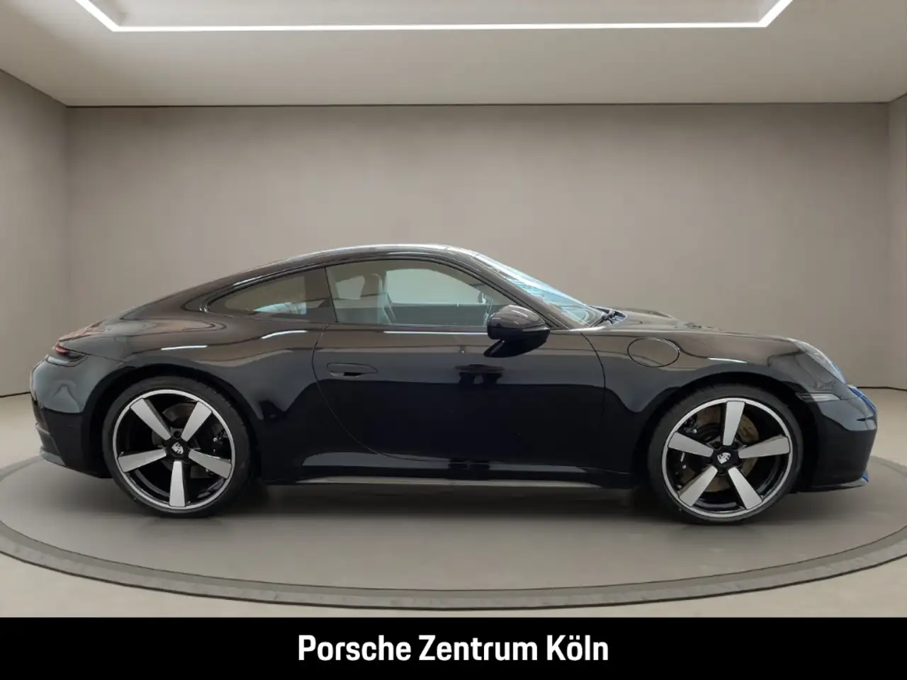 Porsche 992 911 6
