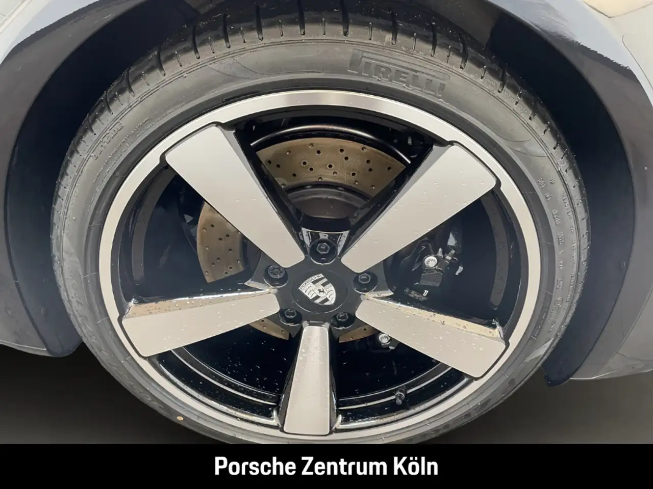 Porsche 992 911 10