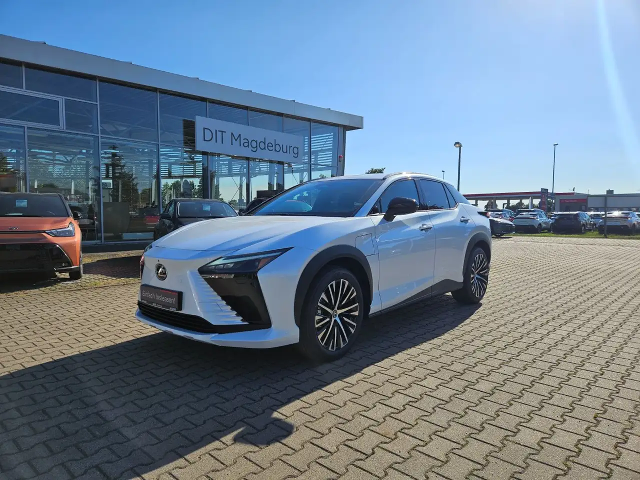 Lexus RZ 2