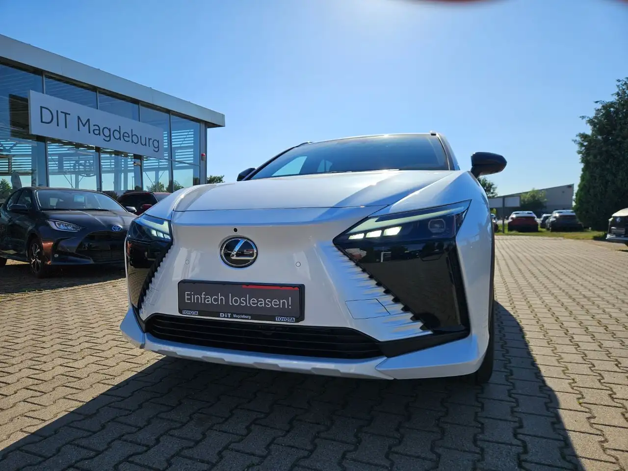 Lexus RZ 4