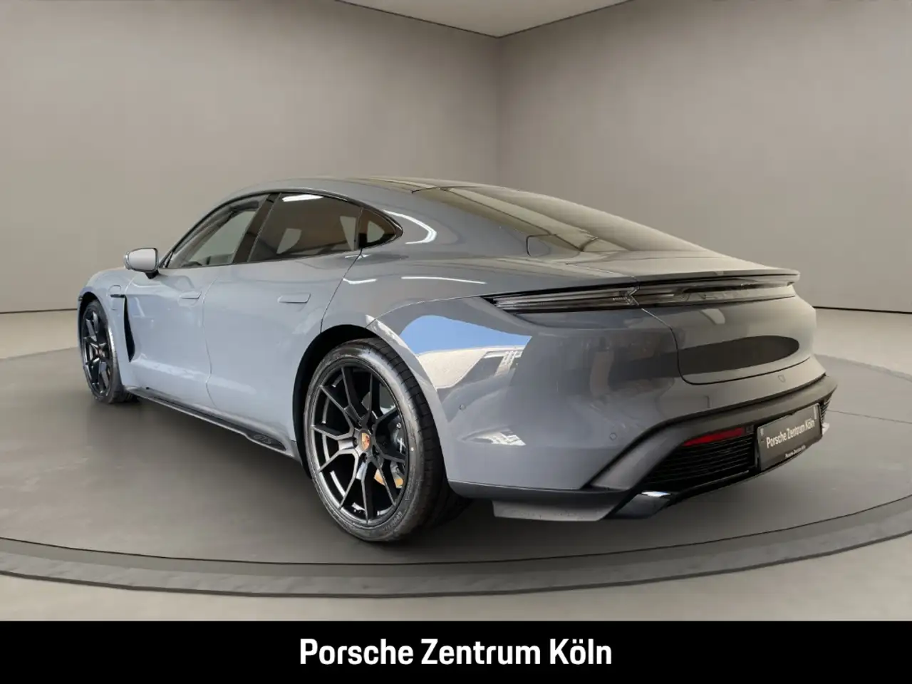 Porsche Taycan 3