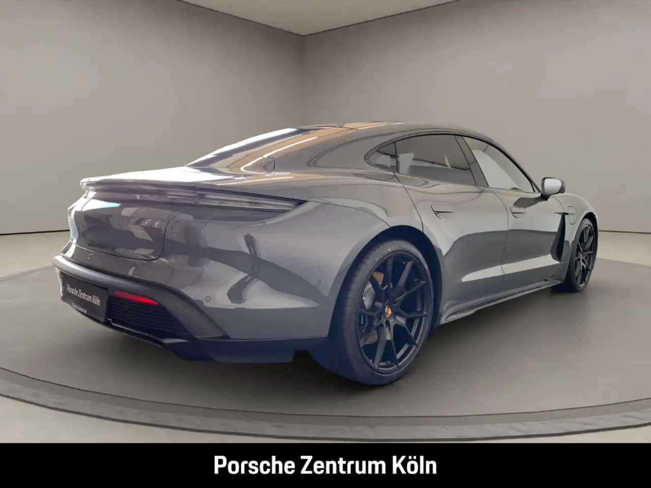 Porsche Taycan 5