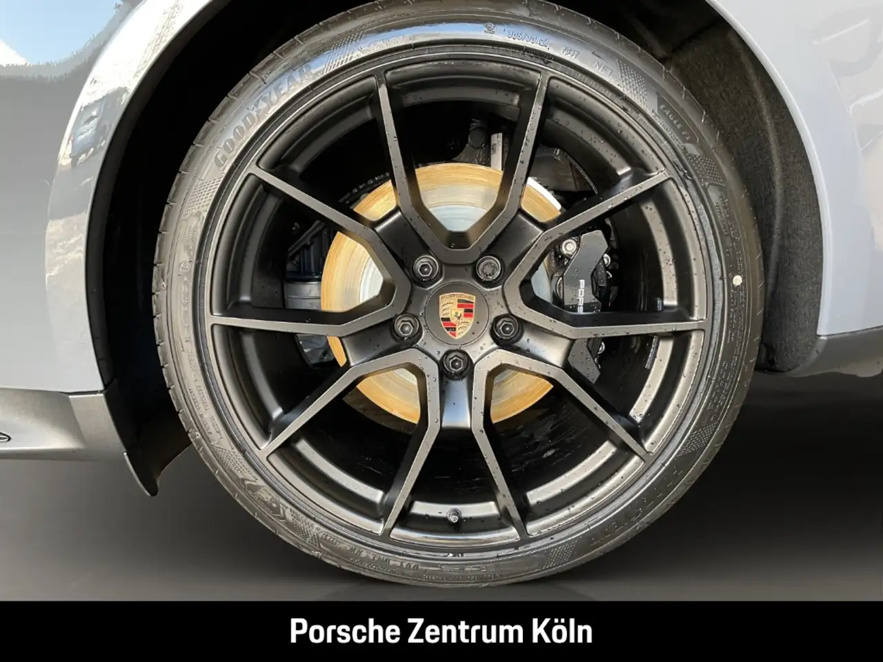 Porsche Taycan 10