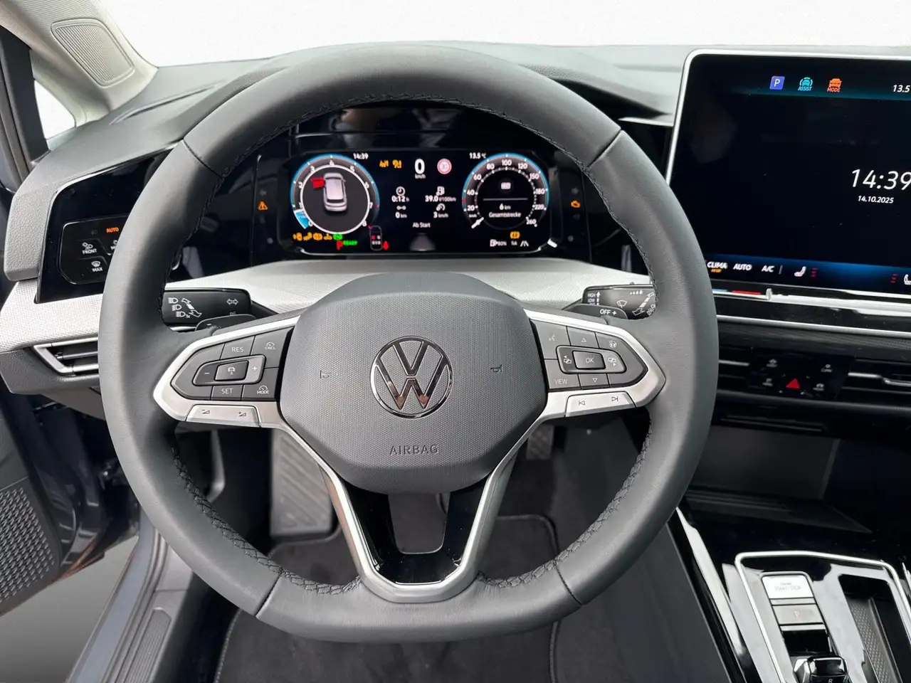 Volkswagen Golf 11