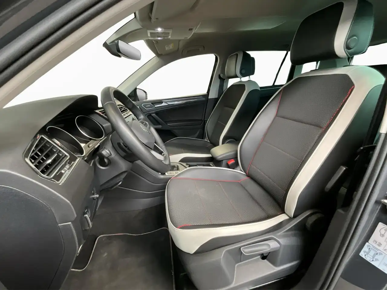 Volkswagen Tiguan 9