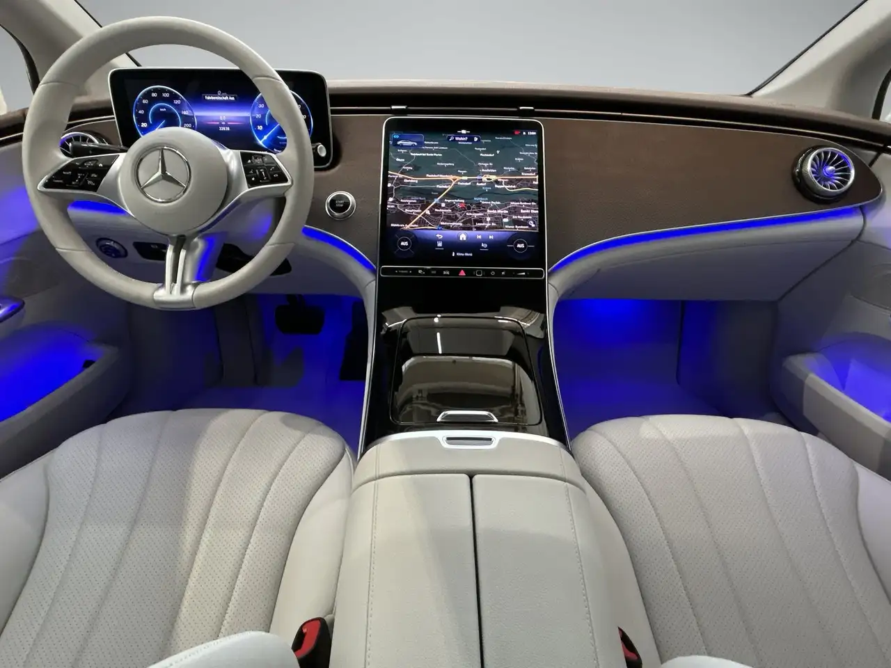 Mercedes-Benz EQE 300 8