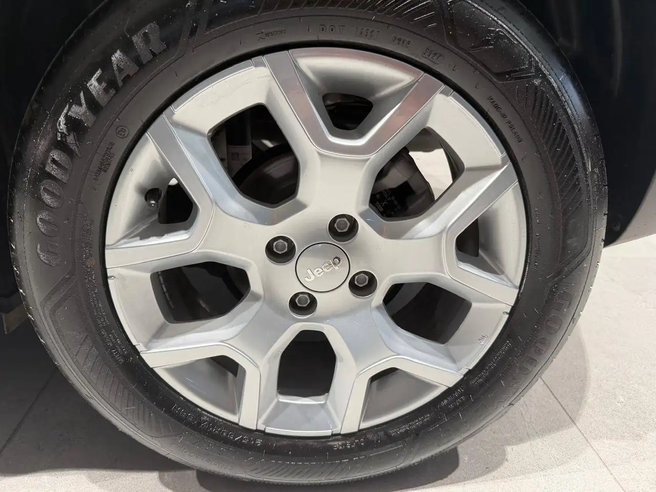 Jeep Avenger 9