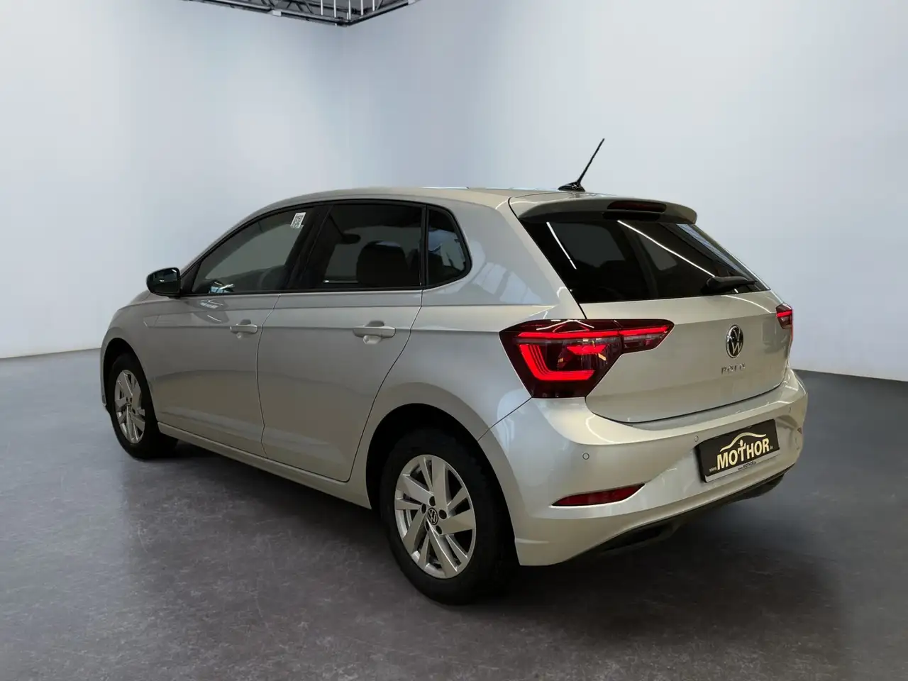 Volkswagen Polo VI 4