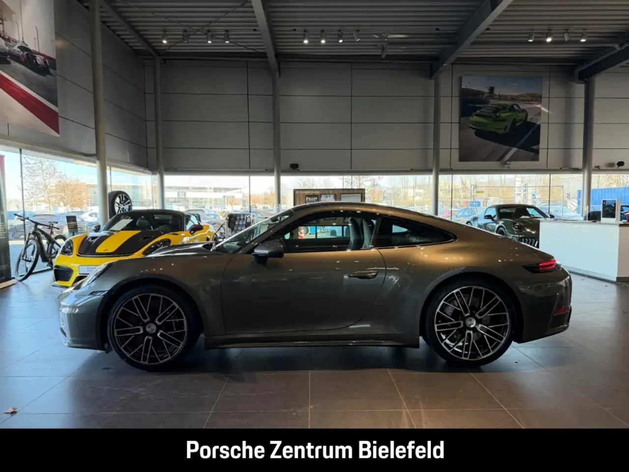 Porsche 992 911 2