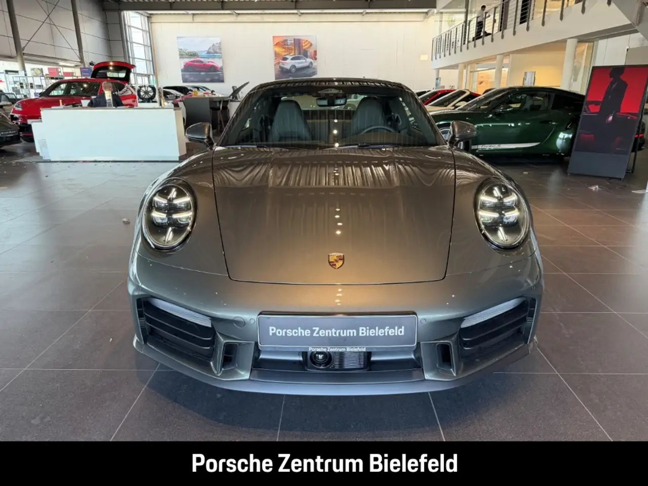 Porsche 992 911 4