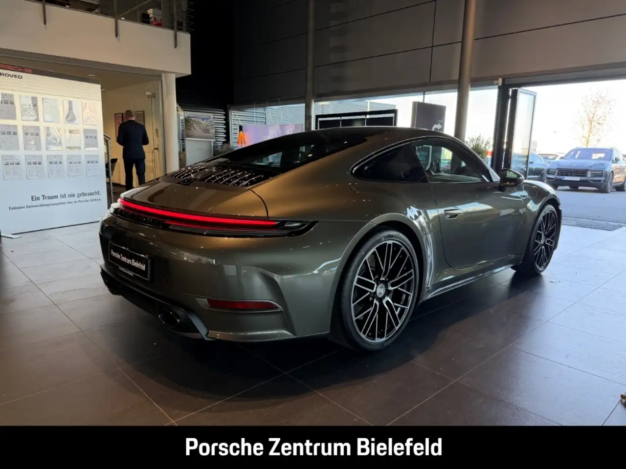 Porsche 992 911 6