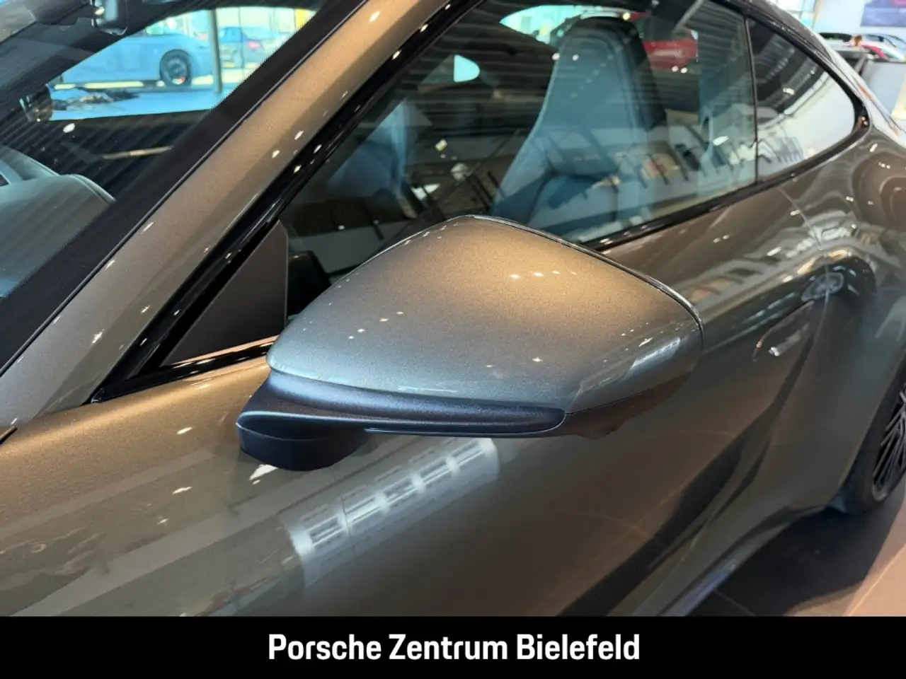 Porsche 992 911 12