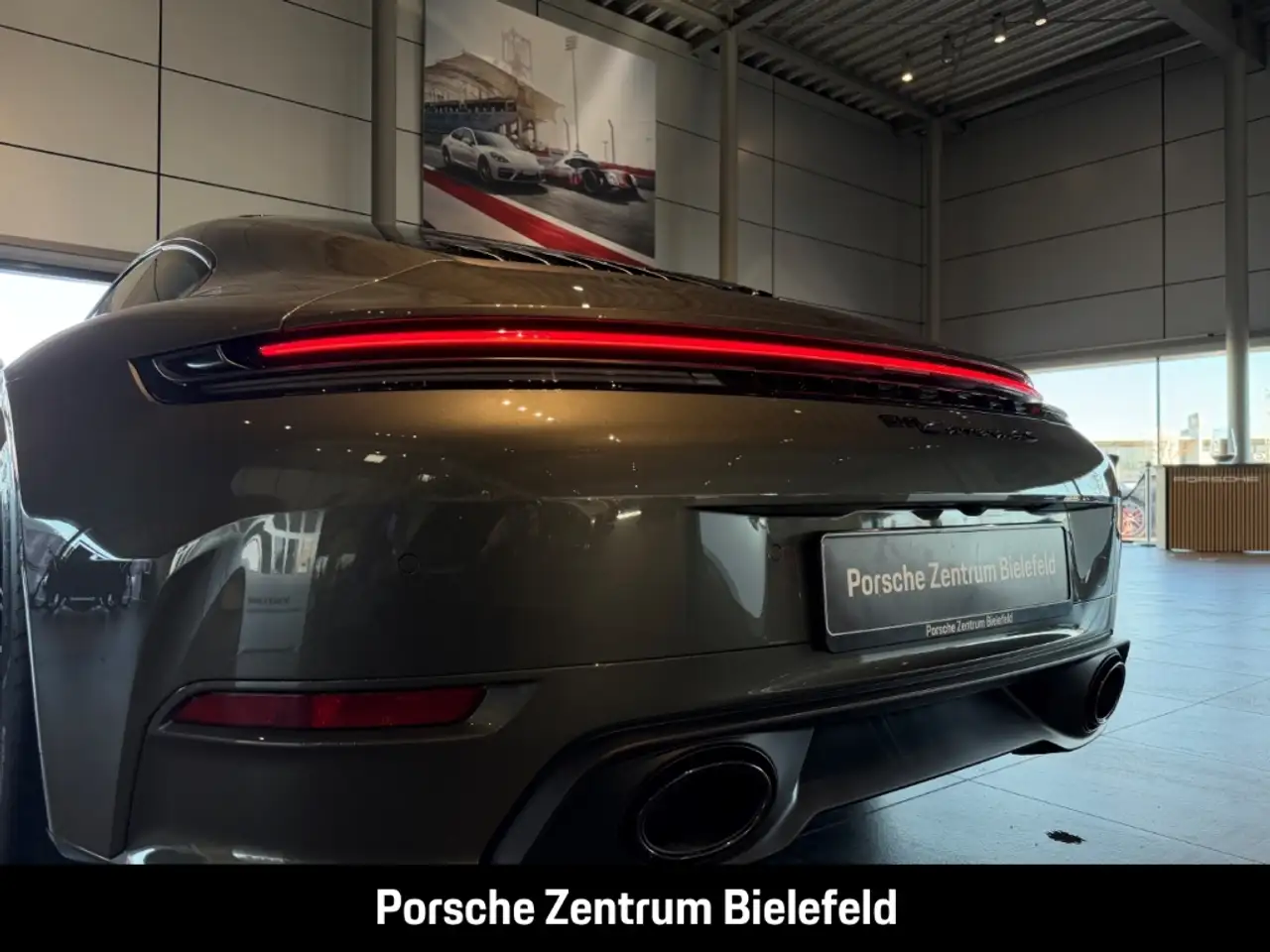 Porsche 992 911 13