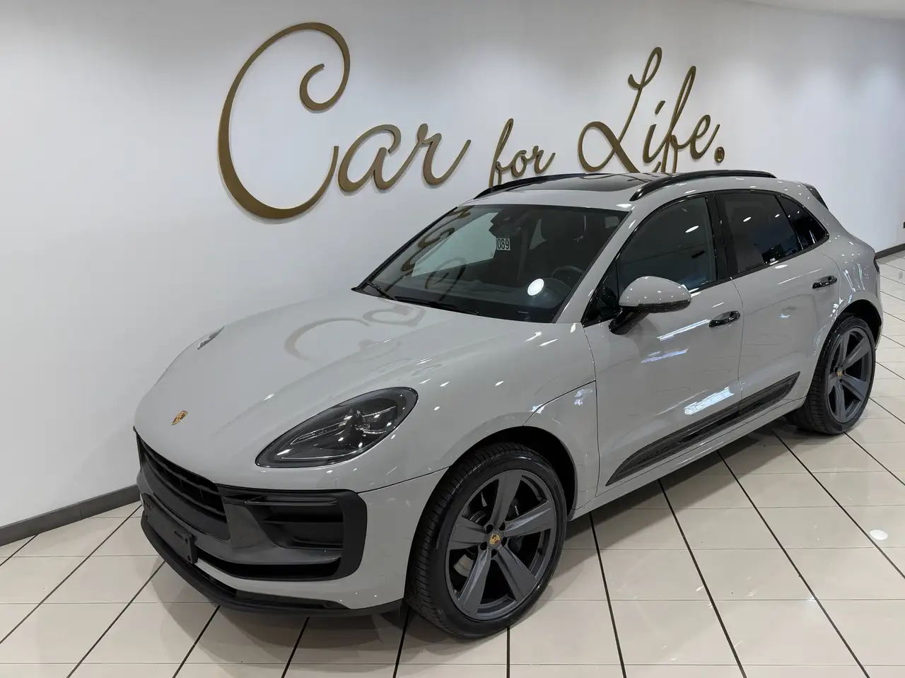 Porsche Macan III 2