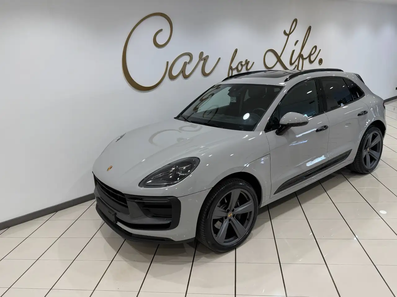 Porsche Macan III 3