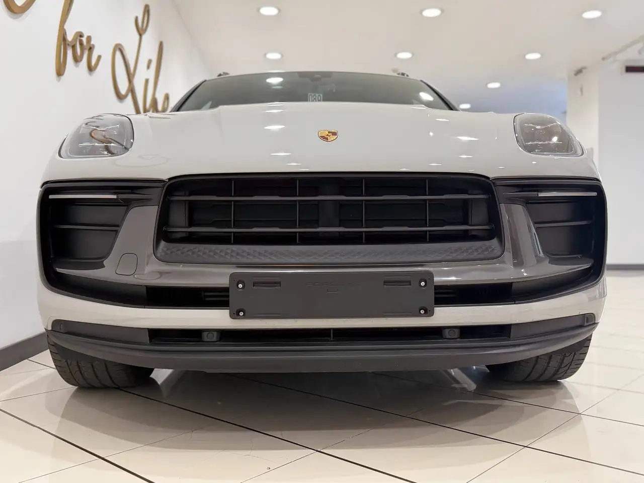 Porsche Macan III 8