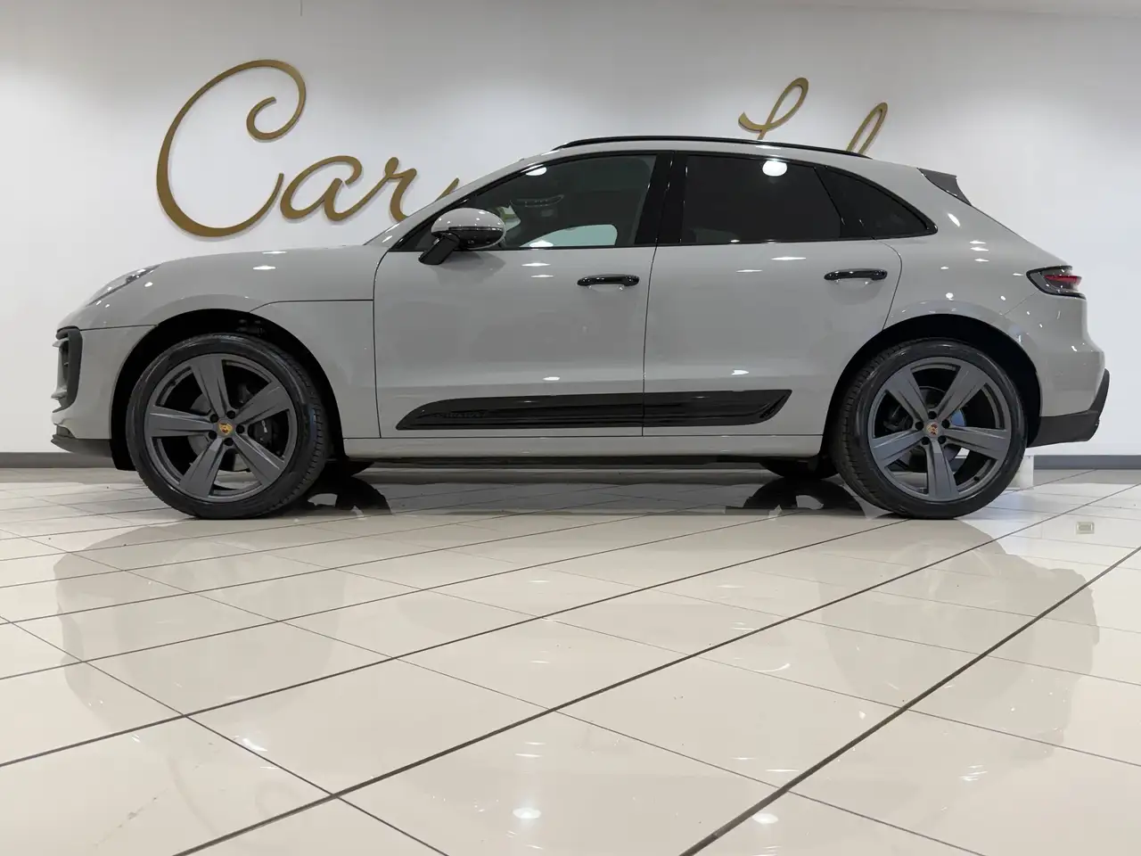 Porsche Macan III 9