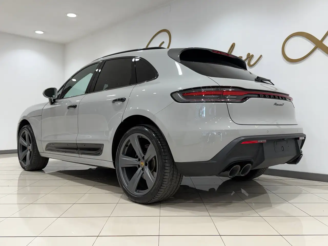 Porsche Macan III 10