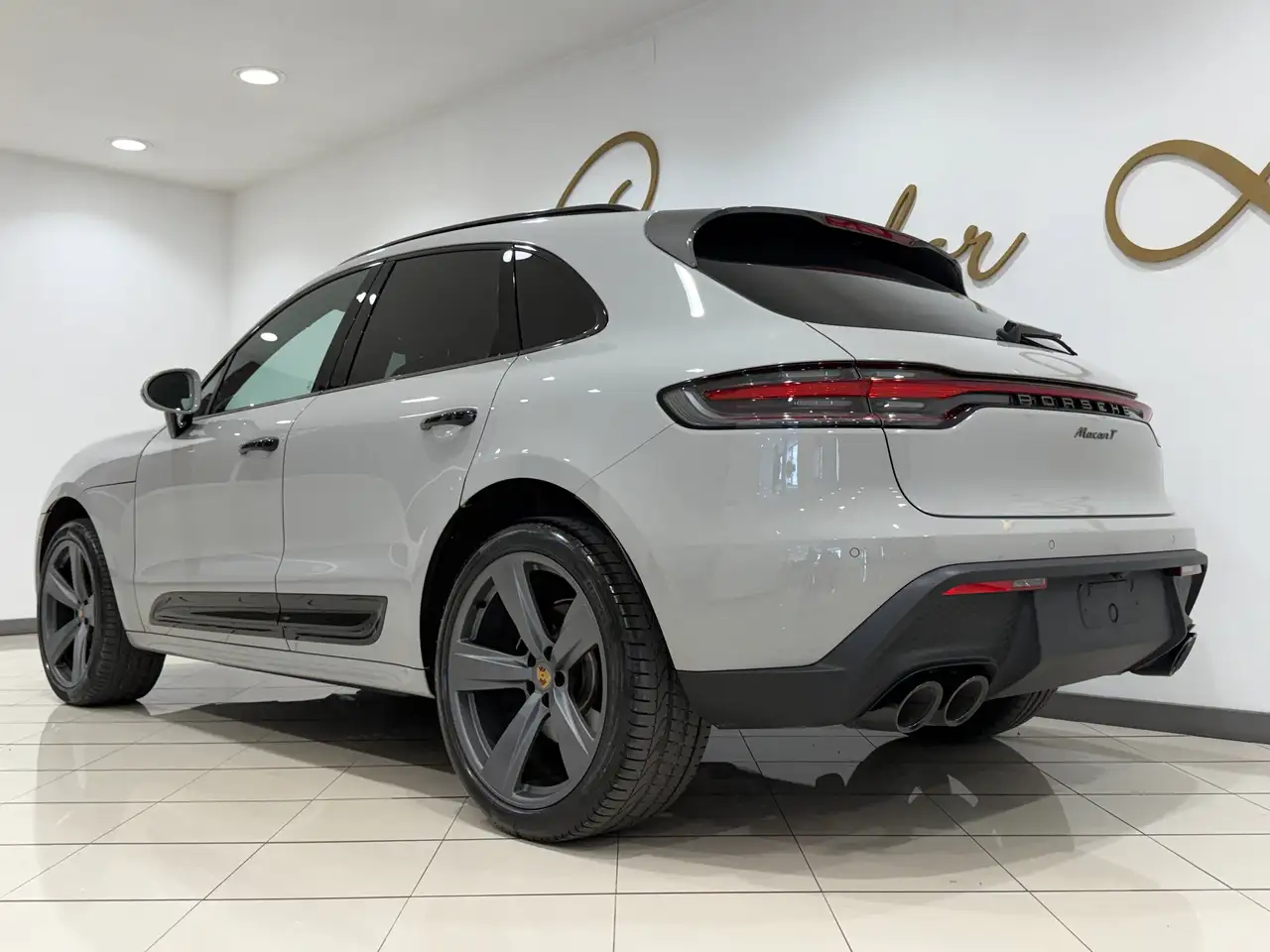 Porsche Macan III 11