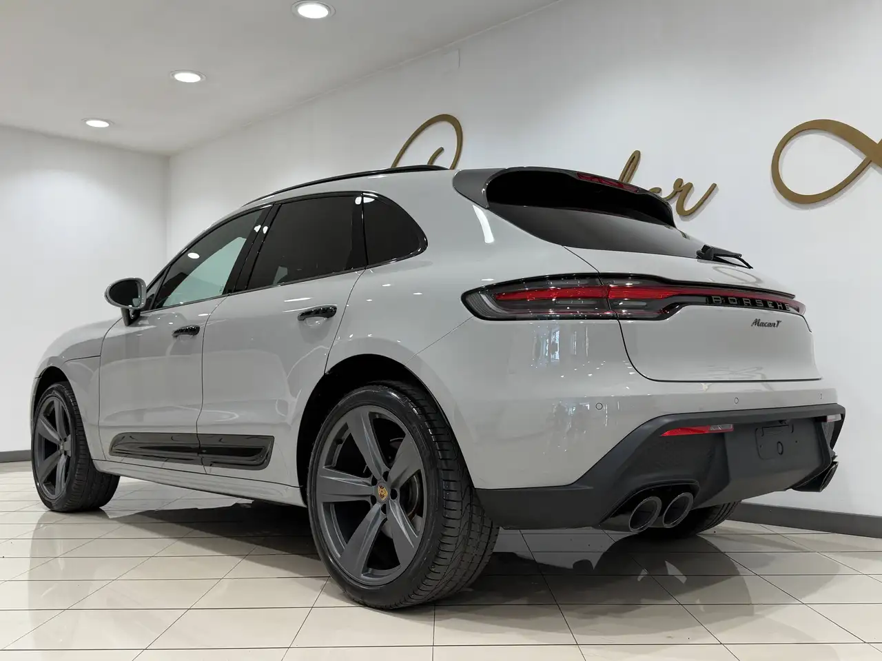 Porsche Macan III 12