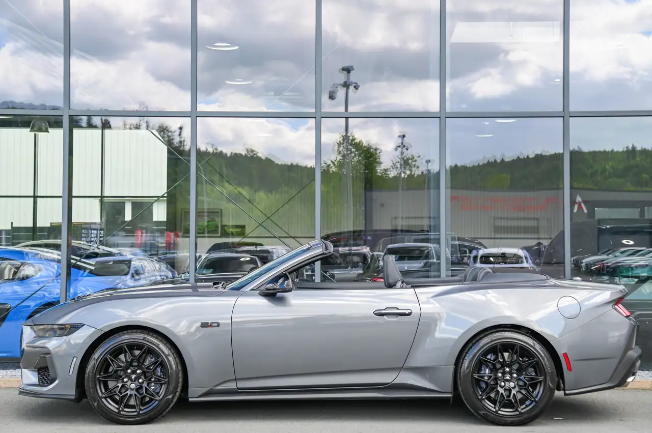 Ford Mustang 6